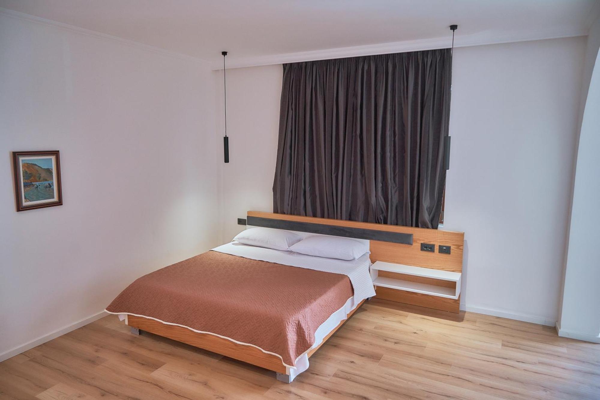 Kalpazo Inn Tirana Exterior photo
