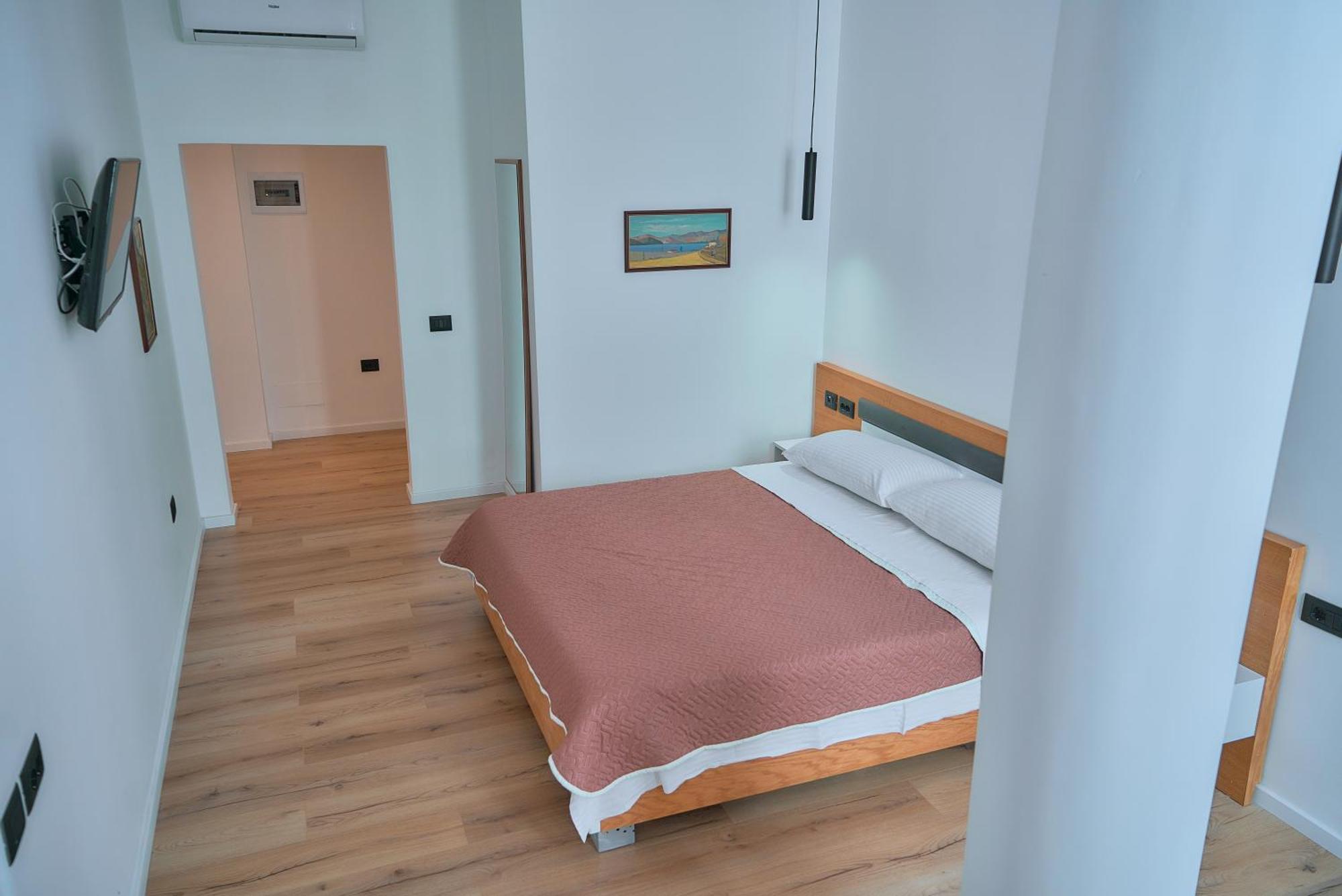 Kalpazo Inn Tirana Exterior photo