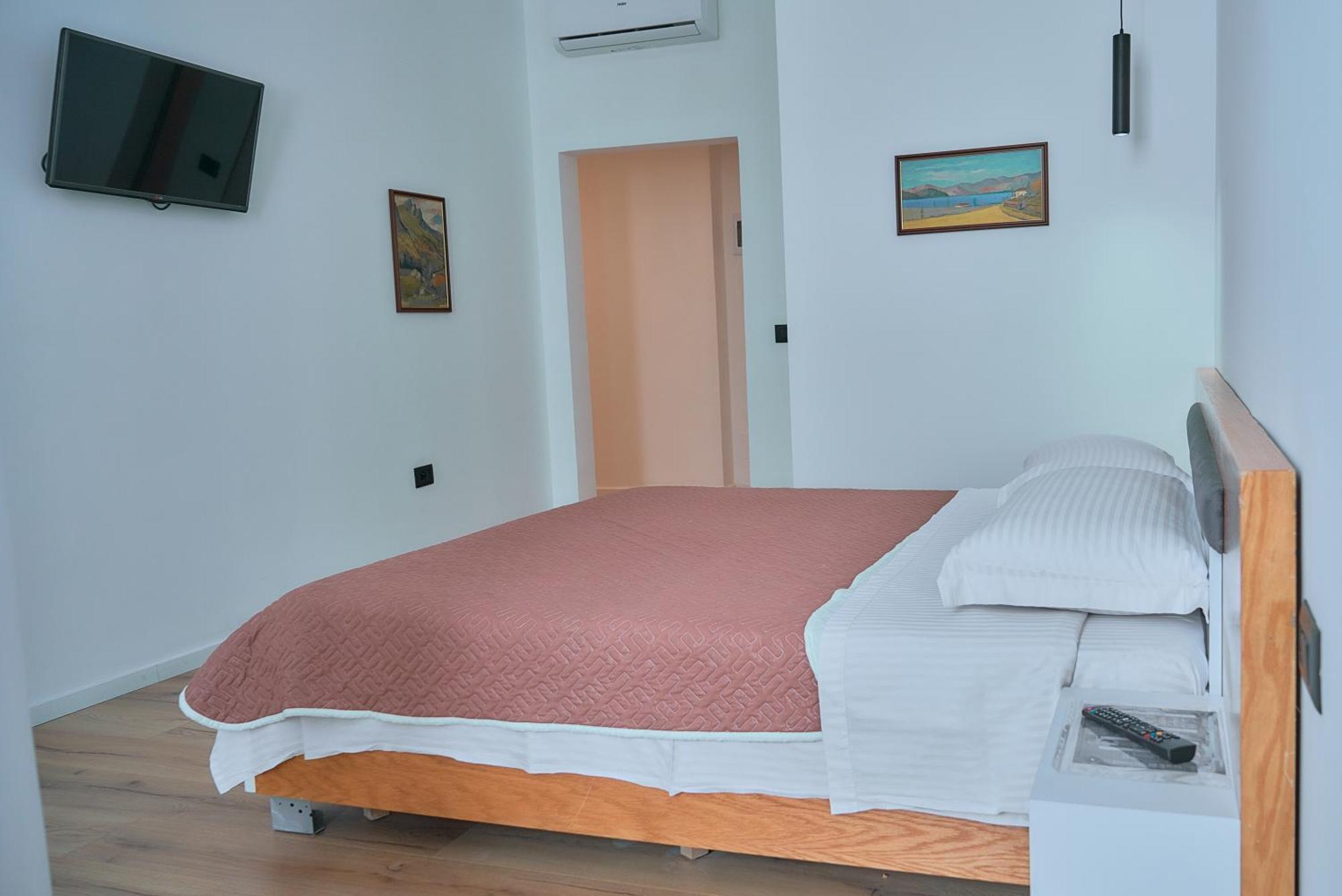 Kalpazo Inn Tirana Exterior photo